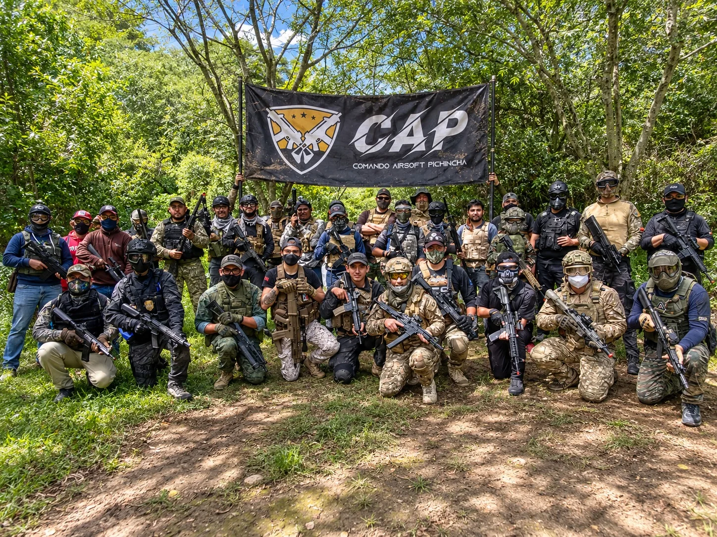 Comando Airsoft Pichincha reunido bajo su bandera