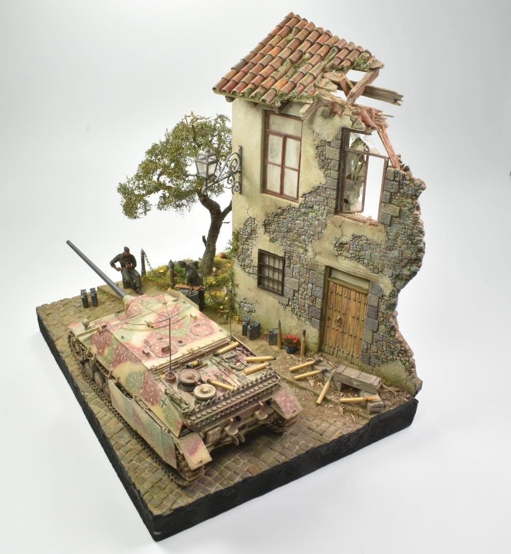 DIORAMAS